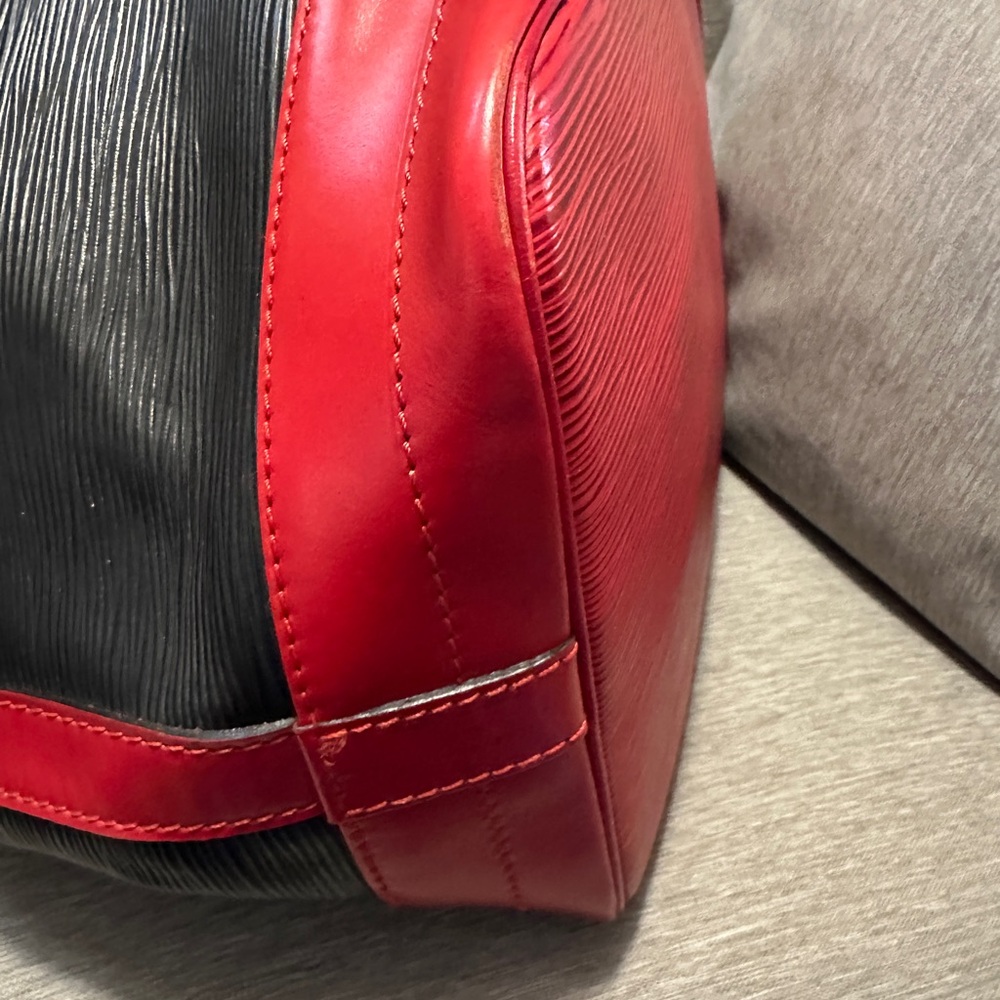 Louis Vuitton Black and Red Epi Leather Noé Bucket Bag - Picture 4 of 9